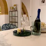 Guesthost - Dolce Far Niente With Pool & Parking